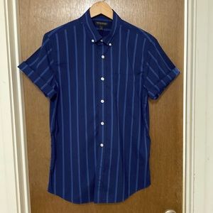 Banana Republic short sleeve tech stretch cotton dress shirt. Medium tall.